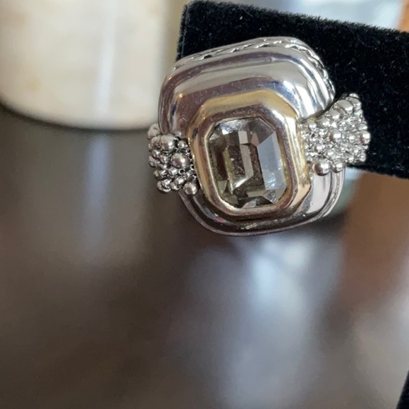 Vintage silver and gold stud earrings with center stone - Picture 4 of 5